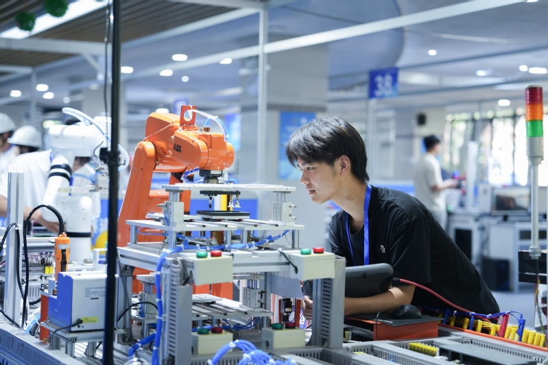 技能绽放未来，智能引领变革——2025年世界职业院校技能大赛总决赛“智能装备应用赛道”在我校圆满落幕